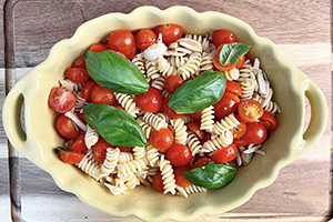 pasta salad with tomato and basil